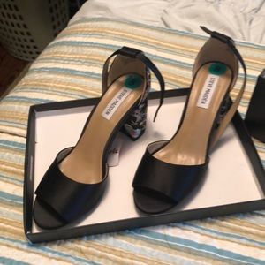 Steve Madden embroidered black sandals
